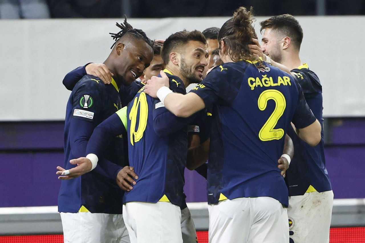 Canlı yayında Fenerbahçelileri çıldırtan sözler! Herkes Sacha Boey'i geçmesini beklerken, Rıdvan Dilmen'den Ferdi Kadıoğlu için şok bonservis açıklaması: "Onun için ödenecek tutar budur..." - Sayfa 10