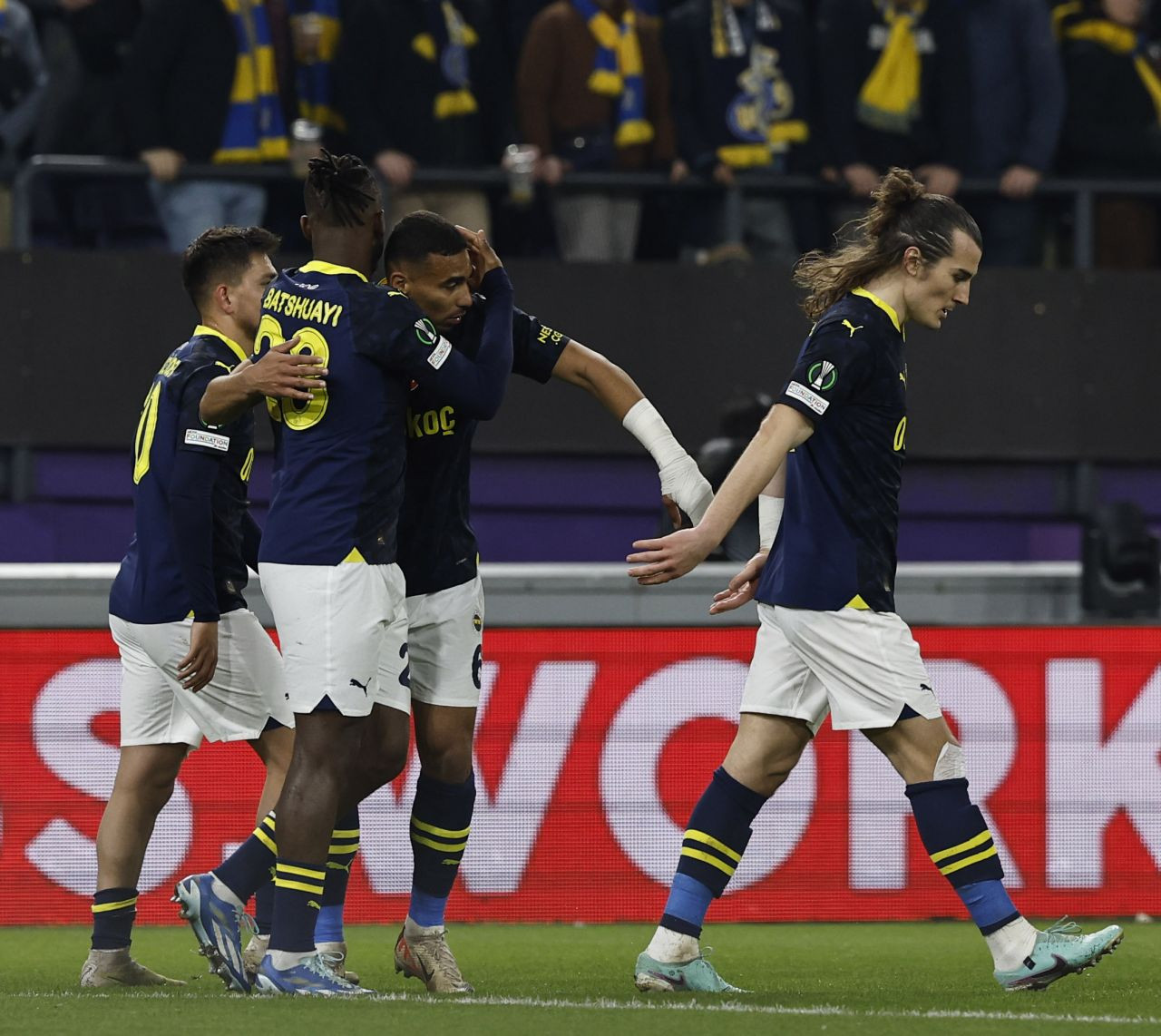 Canlı yayında Fenerbahçelileri çıldırtan sözler! Herkes Sacha Boey'i geçmesini beklerken, Rıdvan Dilmen'den Ferdi Kadıoğlu için şok bonservis açıklaması: "Onun için ödenecek tutar budur..." - Sayfa 5