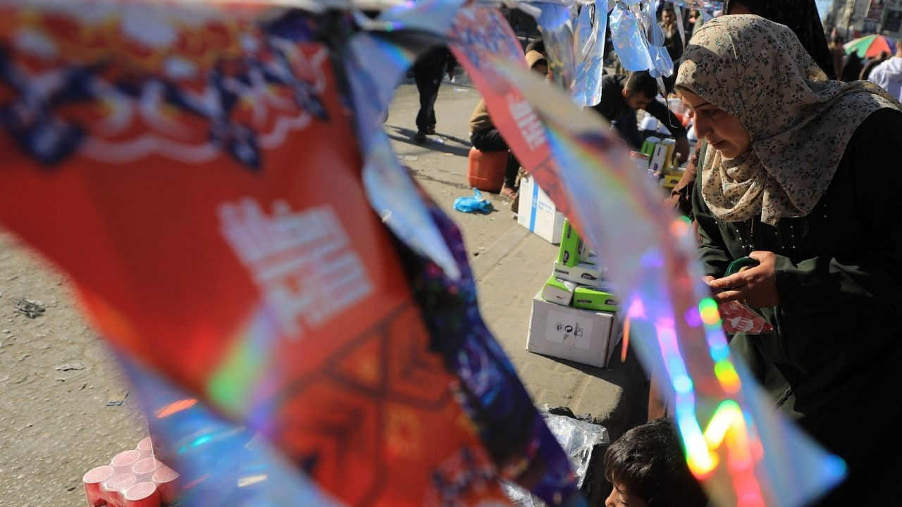 İsrail saldırıları altındaki Gazze'de Ramazan heyecanı kameralara böyle yansıdı! - Sayfa 10