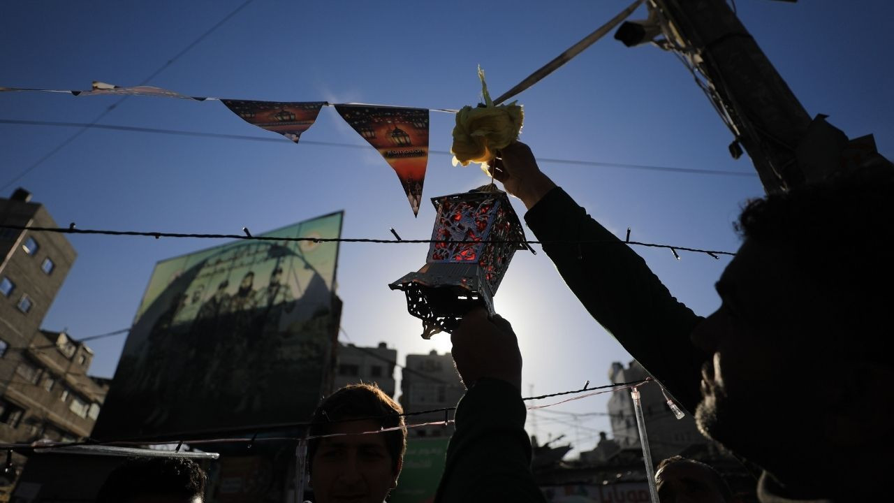 İsrail saldırıları altındaki Gazze'de Ramazan heyecanı kameralara böyle yansıdı! - Sayfa 5