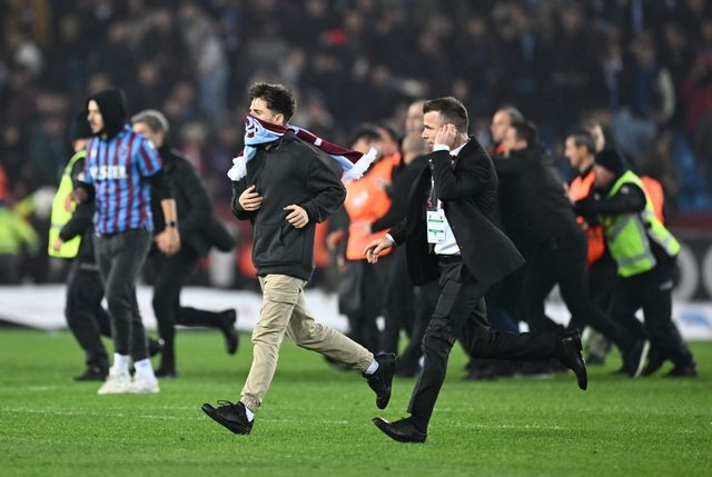 Fenerbahçe'de büyük şok! Takımın yıldızından isyan: "Benim için burası bitti. Ayrılmak istiyorum" Araya giren teknik heyet ve futbolcular krizi önledi - Sayfa 11