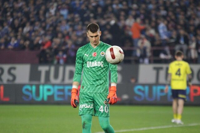 Fenerbahçe'de büyük şok! Takımın yıldızından isyan: "Benim için burası bitti. Ayrılmak istiyorum" Araya giren teknik heyet ve futbolcular krizi önledi - Sayfa 6