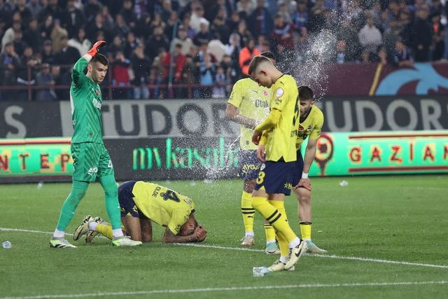 Fenerbahçe'de büyük şok! Takımın yıldızından isyan: "Benim için burası bitti. Ayrılmak istiyorum" Araya giren teknik heyet ve futbolcular krizi önledi - Sayfa 7