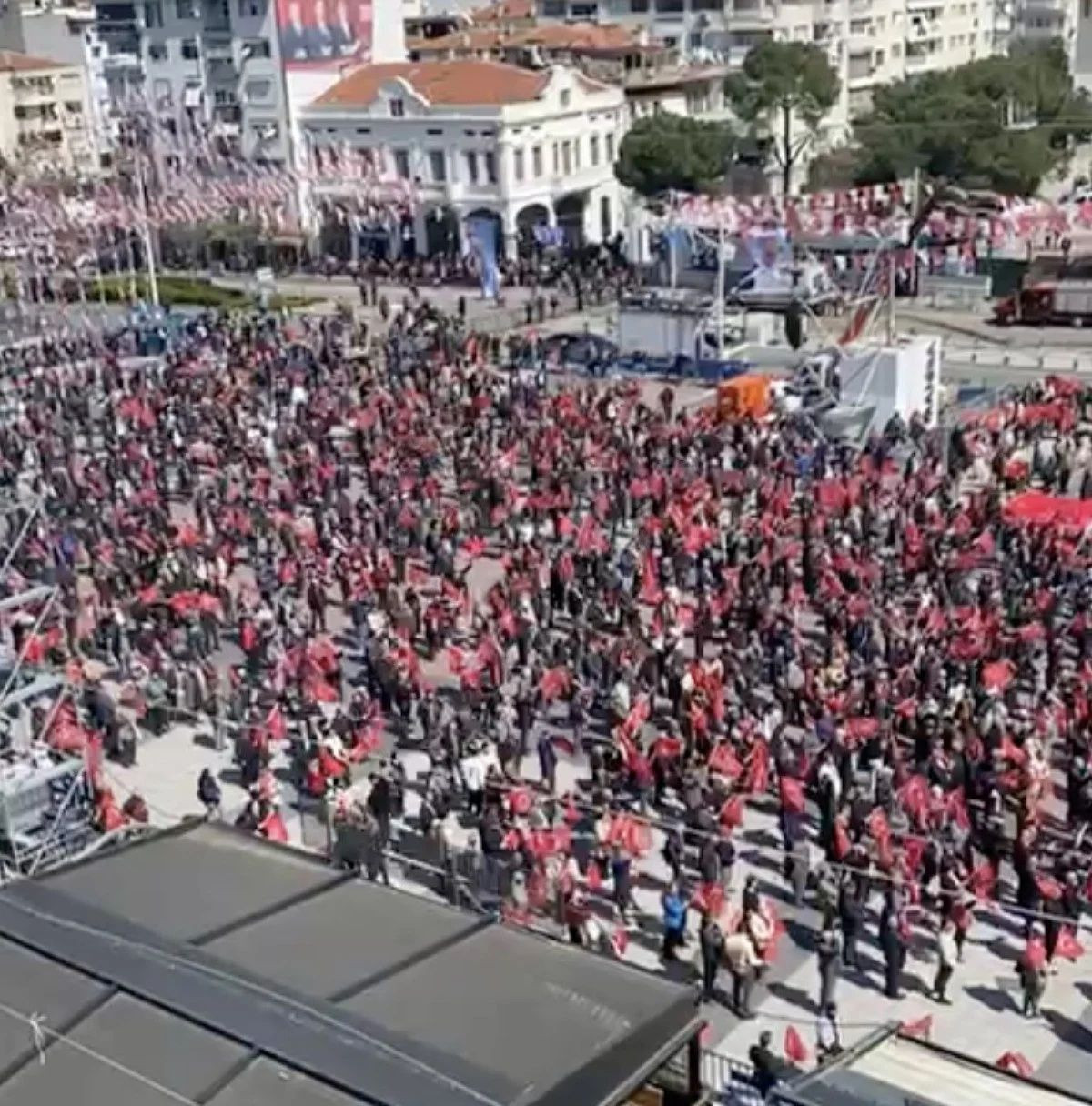 DEM'lenen CHP'nin son hali... Özgür Özel memleketinde bile miting alanını dolduramadı! - Sayfa 5