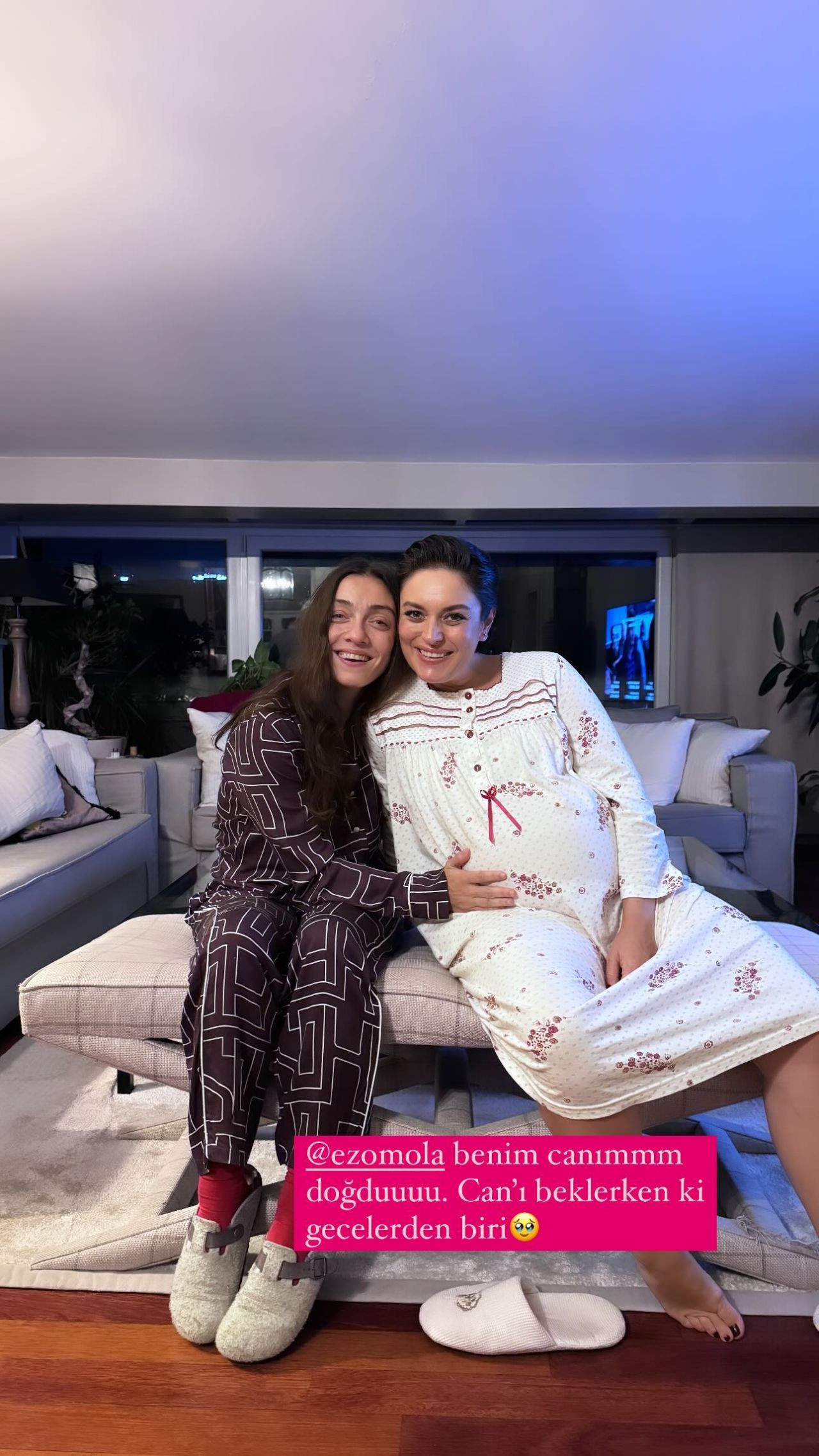 Merve Dizdar yakın arkadaşı Ezgi Mola'nın doğum gününü o karelerle kutladı - Sayfa 7