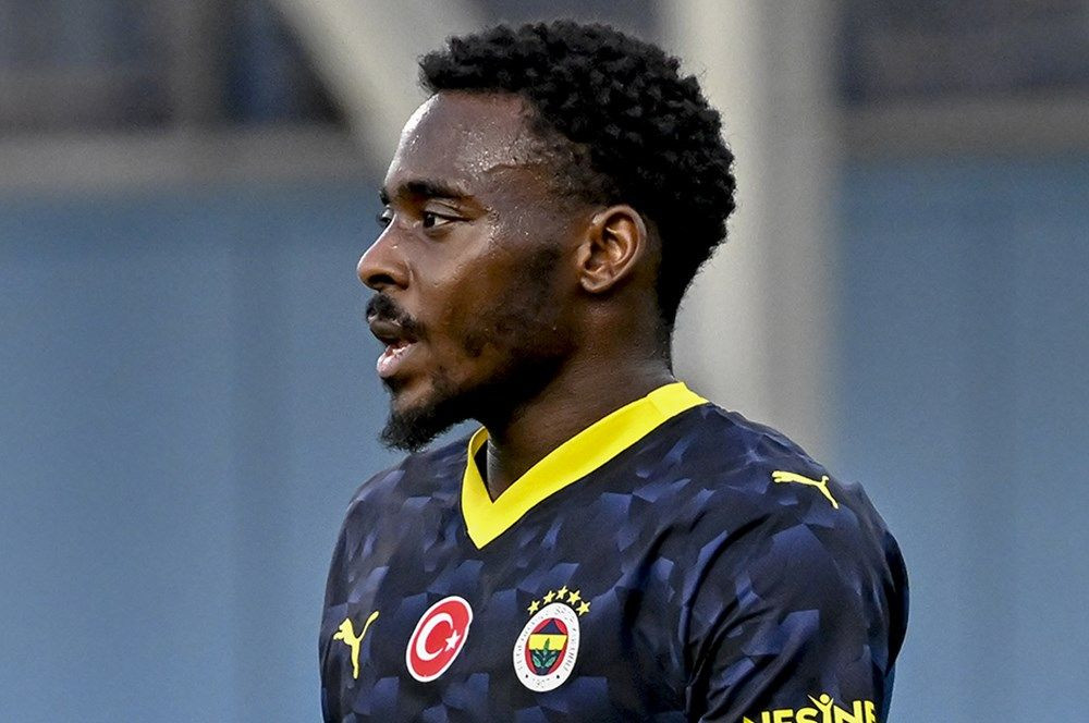 Osayi Samuel'den olay açıklama: "Taraftarlardan bazıları silahlı ve ellerinde kesici aletler vardı! Kalecimiz kanlar içinde yerde kaldı! Kendimizi savunmak zorundaydık" - Sayfa 5