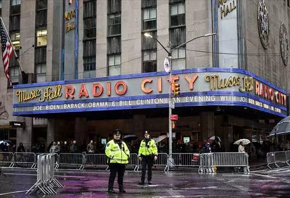 New York caddelerinde görülmemiş olay! 20 kum dolu kamyonla Joe Biden'ı korudular... - Sayfa 14