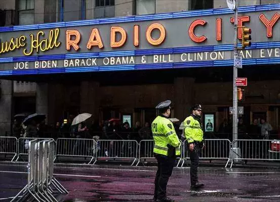 New York caddelerinde görülmemiş olay! 20 kum dolu kamyonla Joe Biden'ı korudular... - Sayfa 15