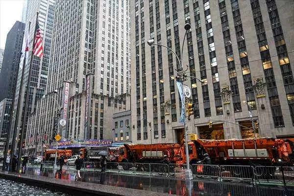 New York caddelerinde görülmemiş olay! 20 kum dolu kamyonla Joe Biden'ı korudular... - Sayfa 5