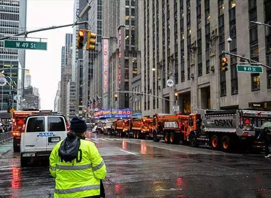 New York caddelerinde görülmemiş olay! 20 kum dolu kamyonla Joe Biden'ı korudular... - Sayfa 7