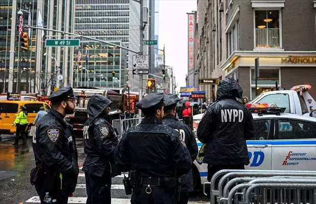 New York caddelerinde görülmemiş olay! 20 kum dolu kamyonla Joe Biden'ı korudular... - Sayfa 8