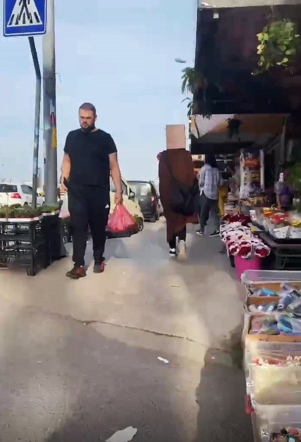 Pazarda kafasında karton kutuyla gezdi! Sonra gözlerden kayboldu! - Sayfa 5