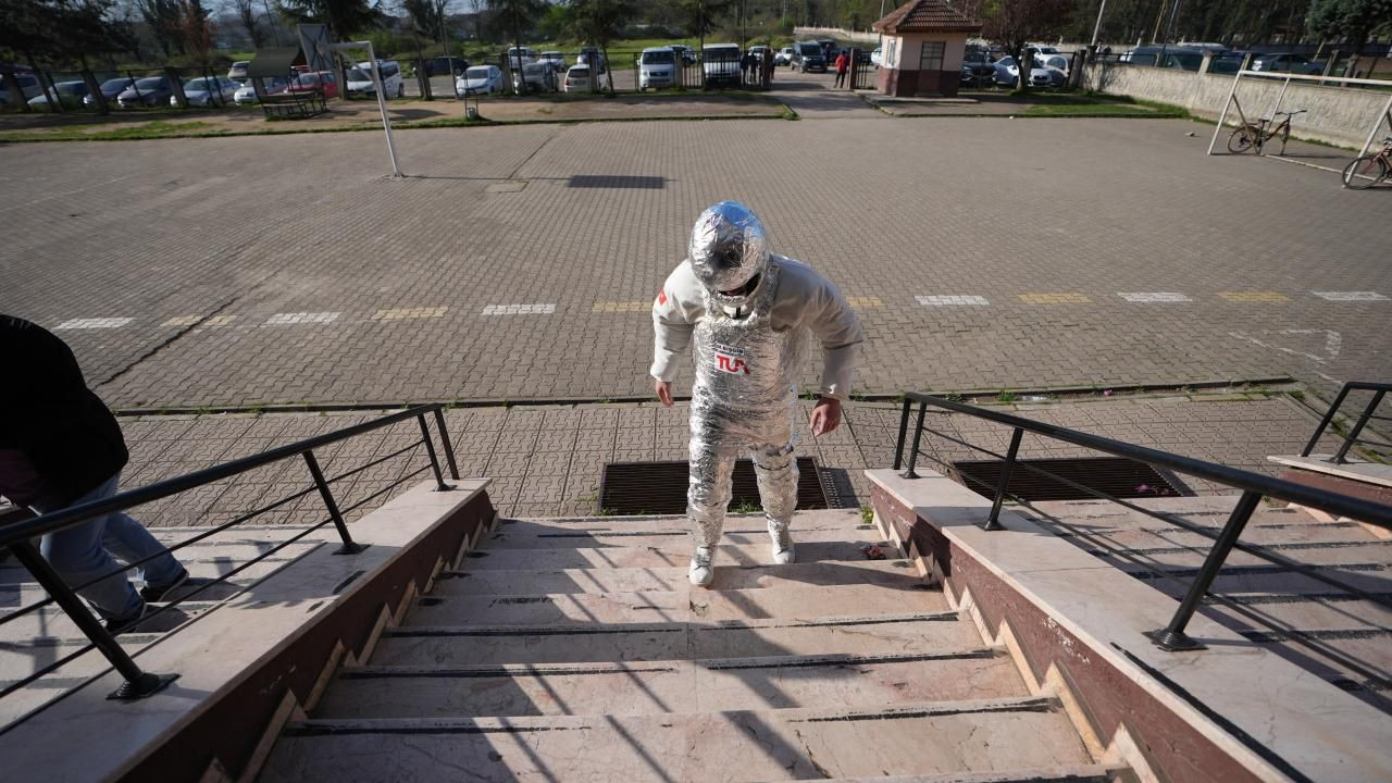 Kral olan da var, astronot olan da! İşte sandık başından renkli kareler - Sayfa 13