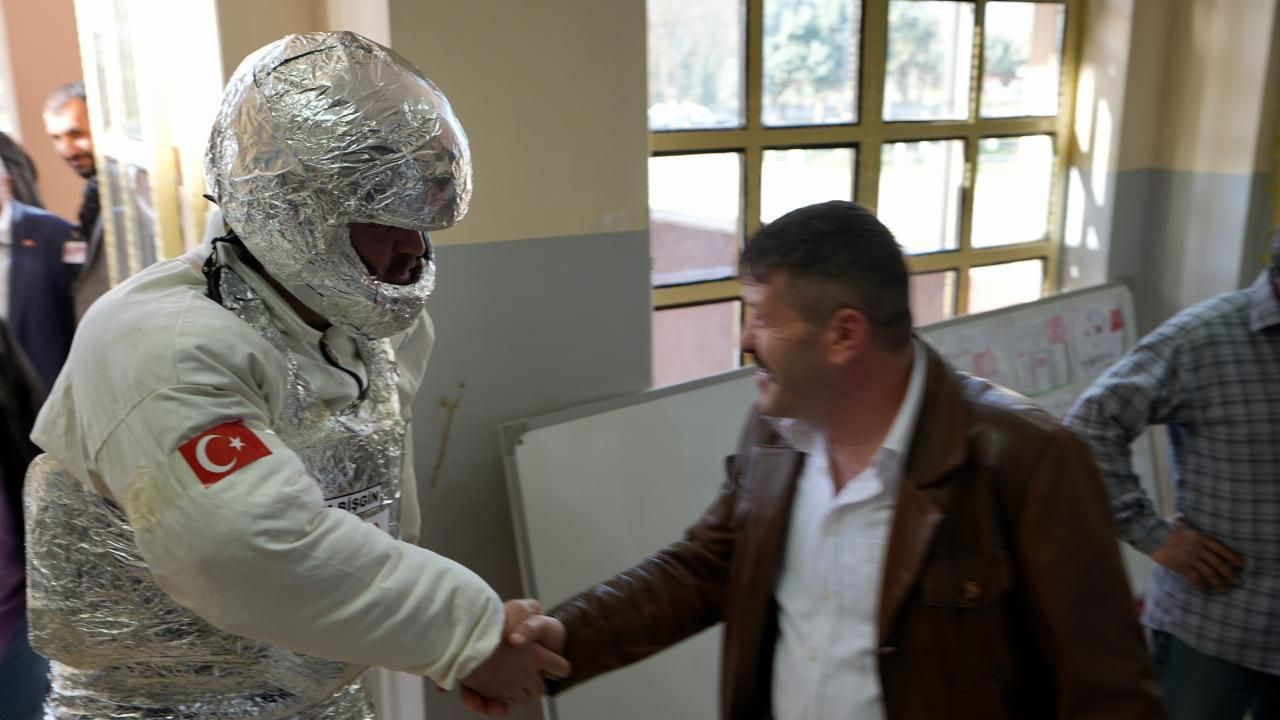 Kral olan da var, astronot olan da! İşte sandık başından renkli kareler - Sayfa 14