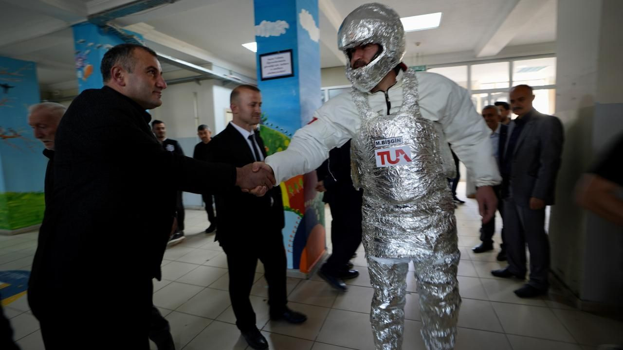 Kral olan da var, astronot olan da! İşte sandık başından renkli kareler - Sayfa 16
