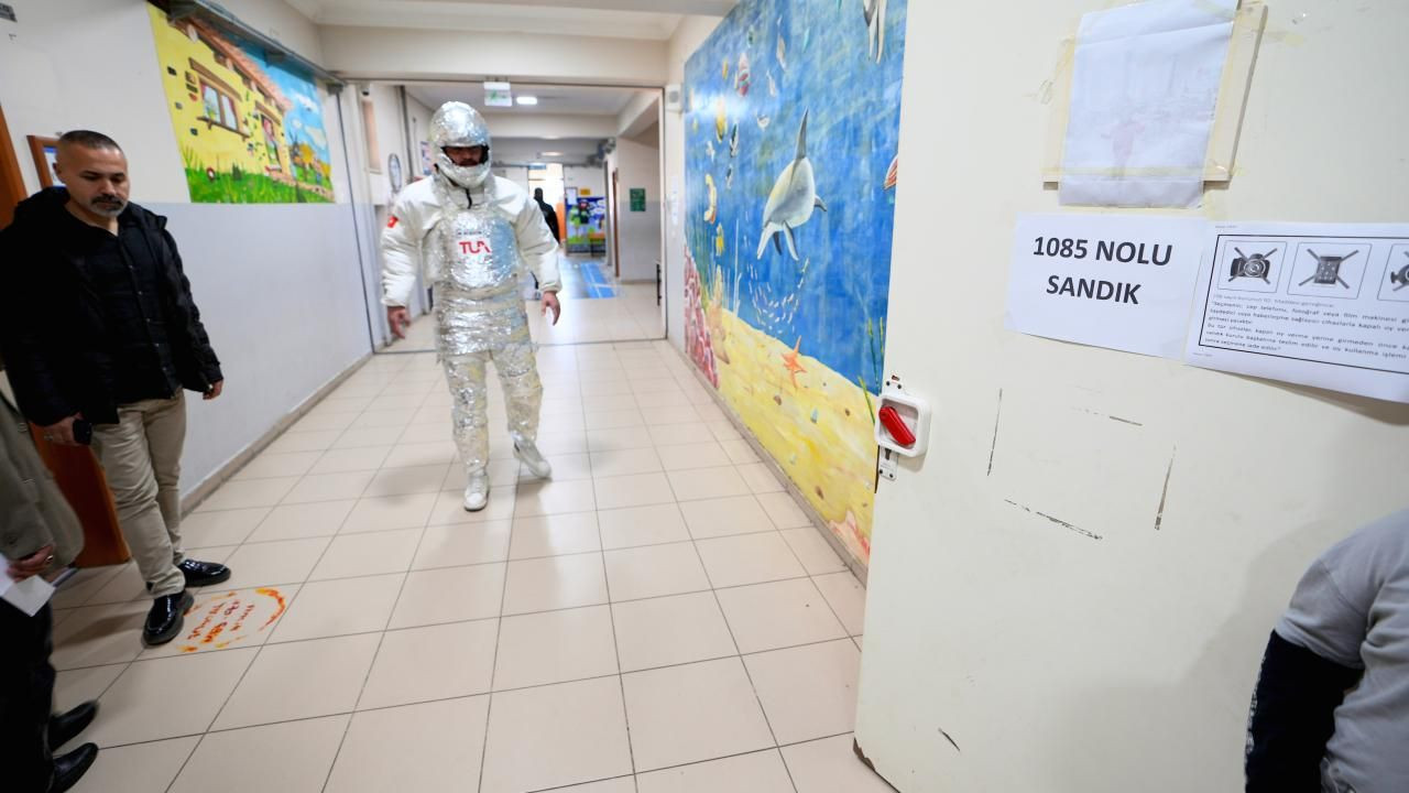 Kral olan da var, astronot olan da! İşte sandık başından renkli kareler - Sayfa 18