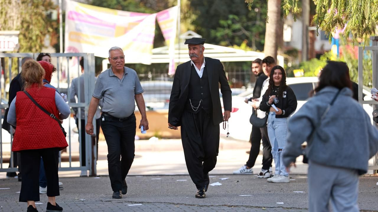 Kral olan da var, astronot olan da! İşte sandık başından renkli kareler - Sayfa 8