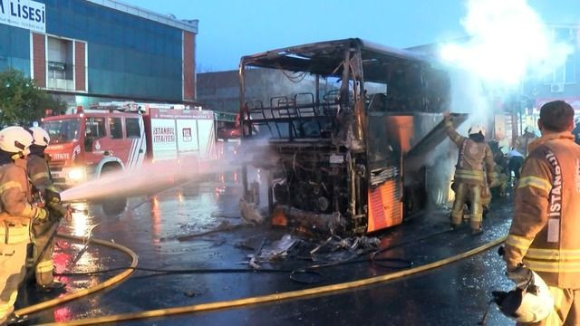 İstanbul Ümraniye'de ayrı noktalardaki iki yolcu otobüsünde yangın çıktı. - Sayfa 7
