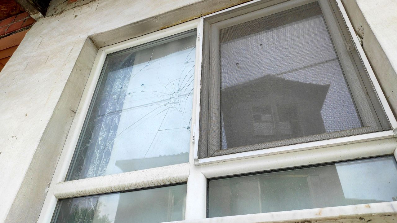 Burdur'da akılalmaz olay! Evde eline geçirdiğini yola fırlattı! Polislere kuru sıkıyla ateş açıp, baltayla saldırdı: 3 polis yaralandı - Sayfa 8