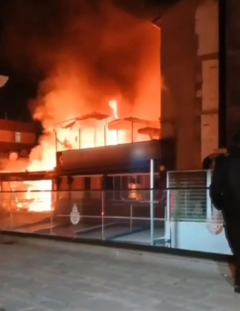 Üsküdar'da korkutan kafe yangını! Büyük çapta hasar meydana geldi... - Sayfa 8
