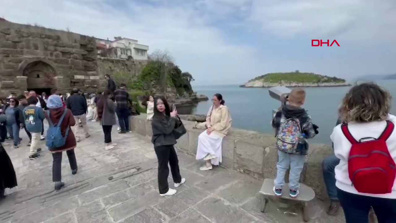 Bayram yoğunluğu! Bir günde 20 bin araç geldi Amasra'ya giriş kapatıldı! - Sayfa 6