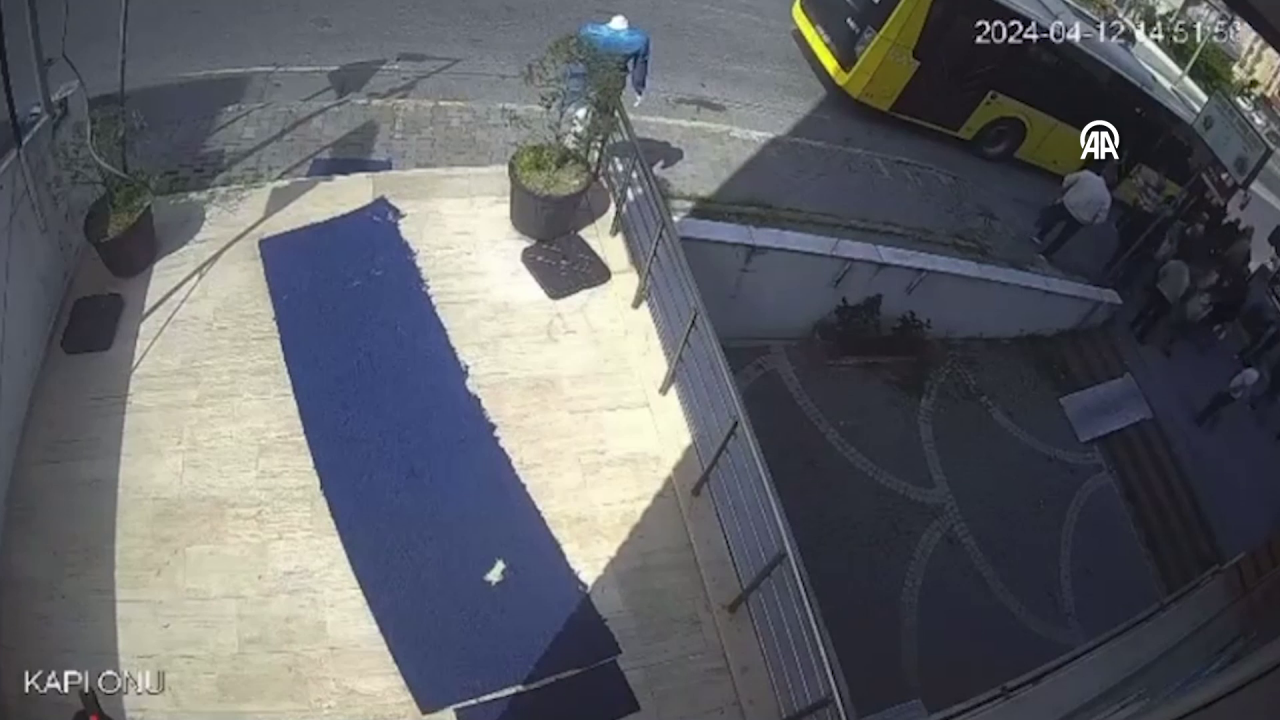 Beylikdüzü'nde seyir halindeki İETT otobüsünde çıkan yangın kamerada - Sayfa 5