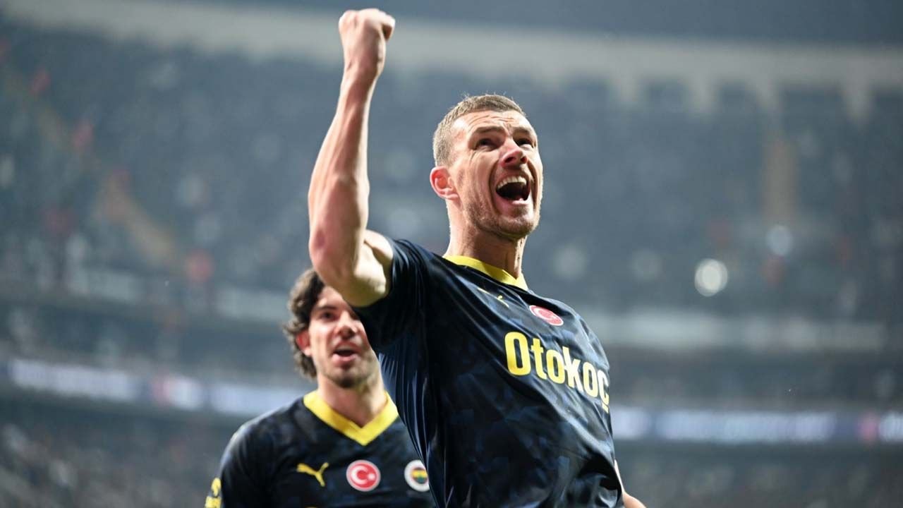 Fenerbahçe'nin Fatih Karagümrük maçı ilk 11'i belli oldu! İsmail Kartal'dan Sebastian Szymanski yerine herkesi şaşkına çeviren tercih: Taraftarı çıldırtan isim yine kadroda - Sayfa 12