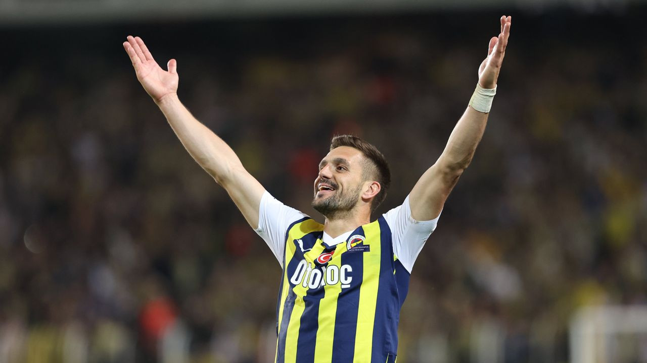 Fenerbahçe'nin Fatih Karagümrük maçı ilk 11'i belli oldu! İsmail Kartal'dan Sebastian Szymanski yerine herkesi şaşkına çeviren tercih: Taraftarı çıldırtan isim yine kadroda - Sayfa 11