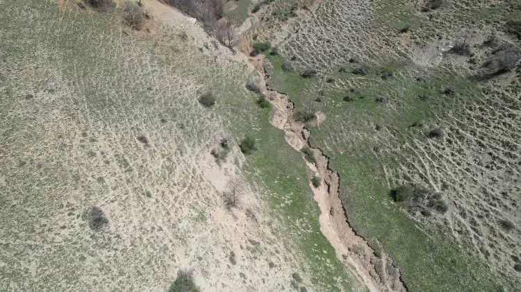 Tokat depreminde kırılan fay hattı herkesi dehşete düşürdü: Yer patlamış gibi hissettim! - Sayfa 6