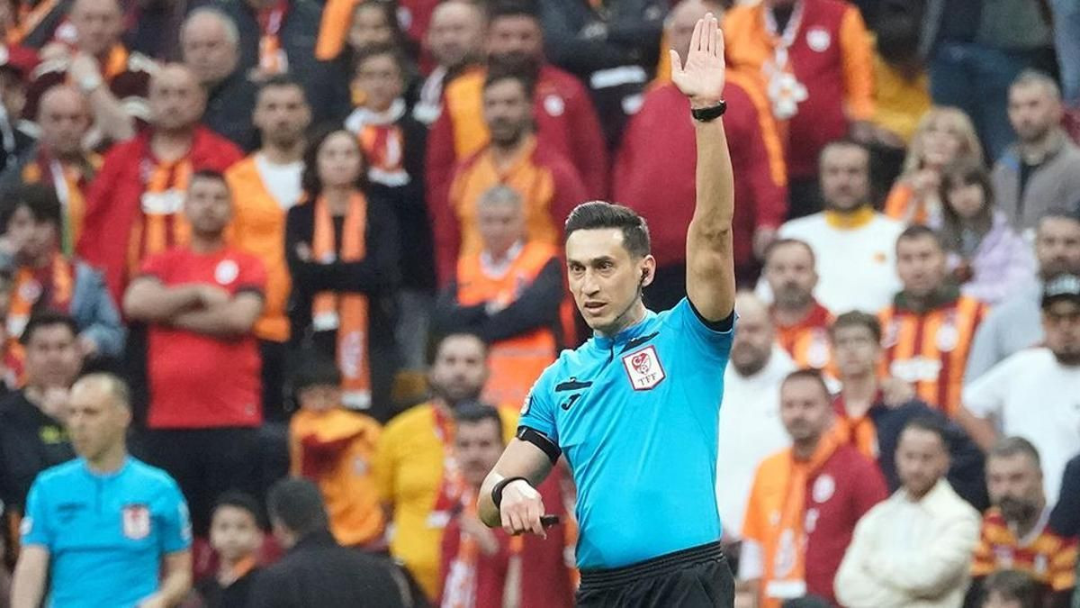 Ahmet Çakar’dan geceye damgasını vuran yorum: “Nerede o Fenerbahçe karşısında vakit geçirmek için her şeyi yapan Pendik, nerede Galatasaray karşısındaki Pendik. Nedense beyefendi oynadılar, konsantre olmadılar” - Sayfa 12