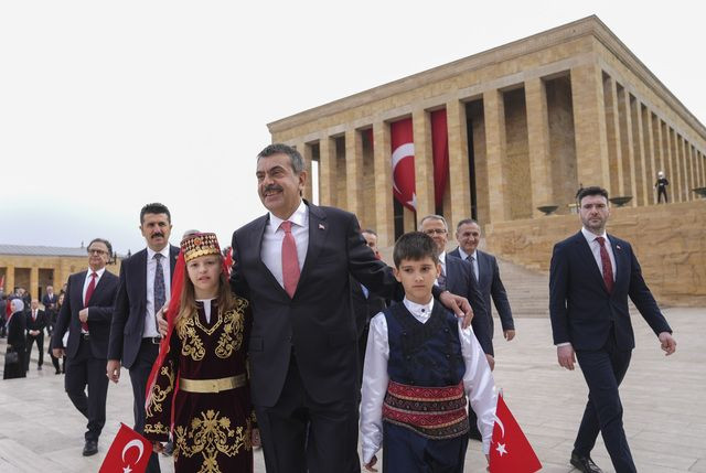 23 Nisan coşkusu... Anıtkabir'in ilk ziyaretçileri Milli Eğitim Bakanı Tekin ve çocuklar oldu - Sayfa 6
