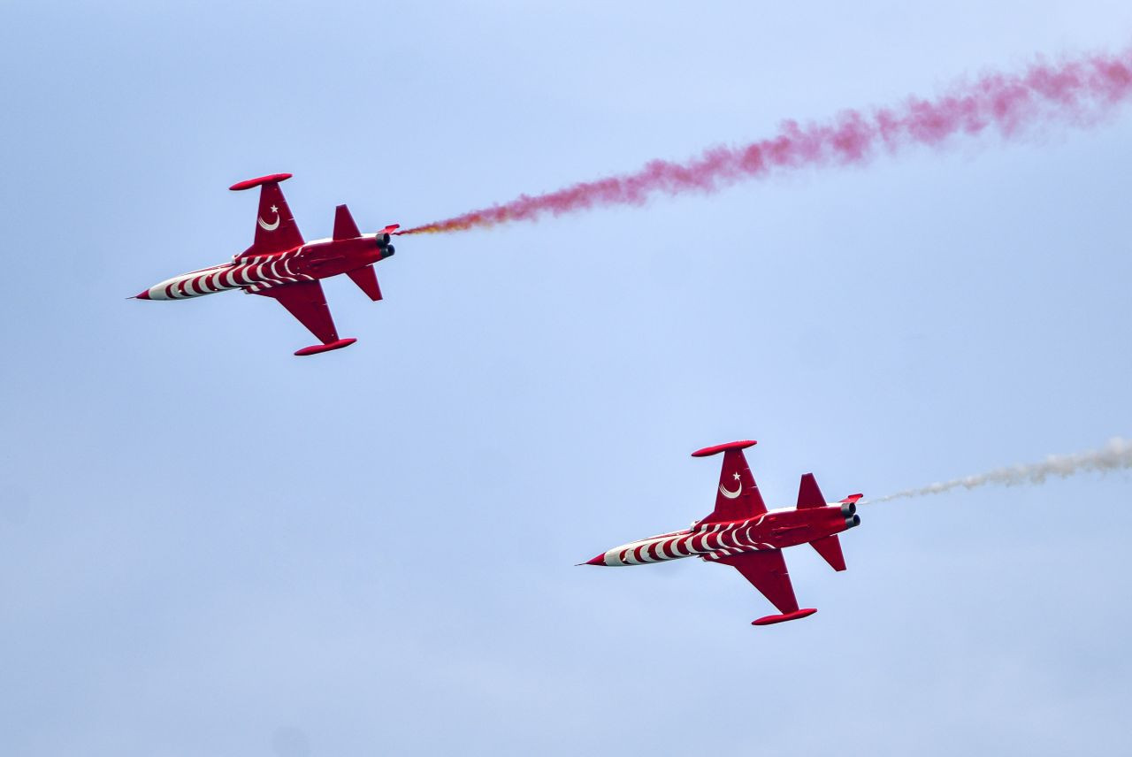 Türk Yıldızları'ndan nefes kesen gösteri - Sayfa 6