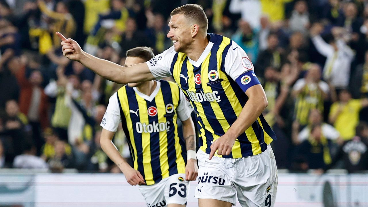 “İki senedir verdiği hemen her karar yanlış olan Beşiktaş’ın bu enkazı kaldırması da zaman alacak! 12+3 milyon Euro gibi astronomik bir paraya birçok üst klas futbolcu alınabilecekken Al Musrati’yi transfer ettiler!” - Sayfa 9