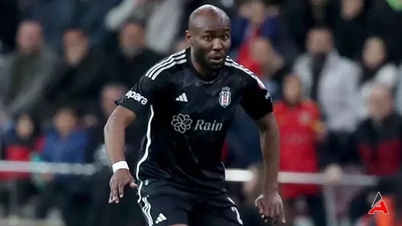 “İki senedir verdiği hemen her karar yanlış olan Beşiktaş’ın bu enkazı kaldırması da zaman alacak! 12+3 milyon Euro gibi astronomik bir paraya birçok üst klas futbolcu alınabilecekken Al Musrati’yi transfer ettiler!” - Sayfa 6