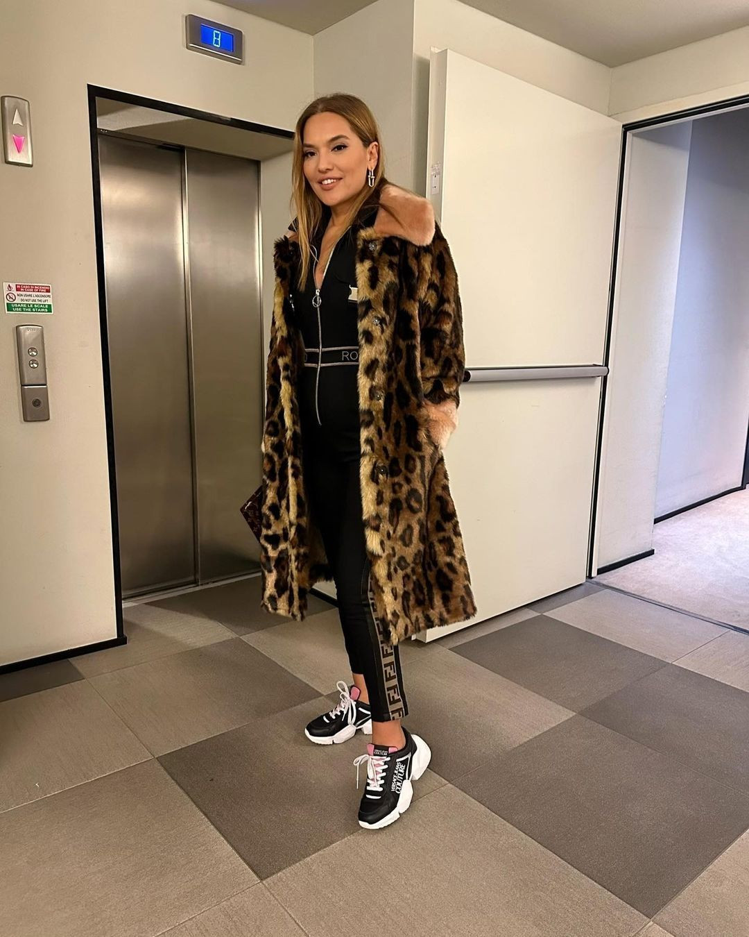 Fazla kilolarından kurtulmak için ameliyat masasına yatan Demet Akalın, bir deri bir kemik kaldı! İşte ünlü şarkıcının son hali - Sayfa 5