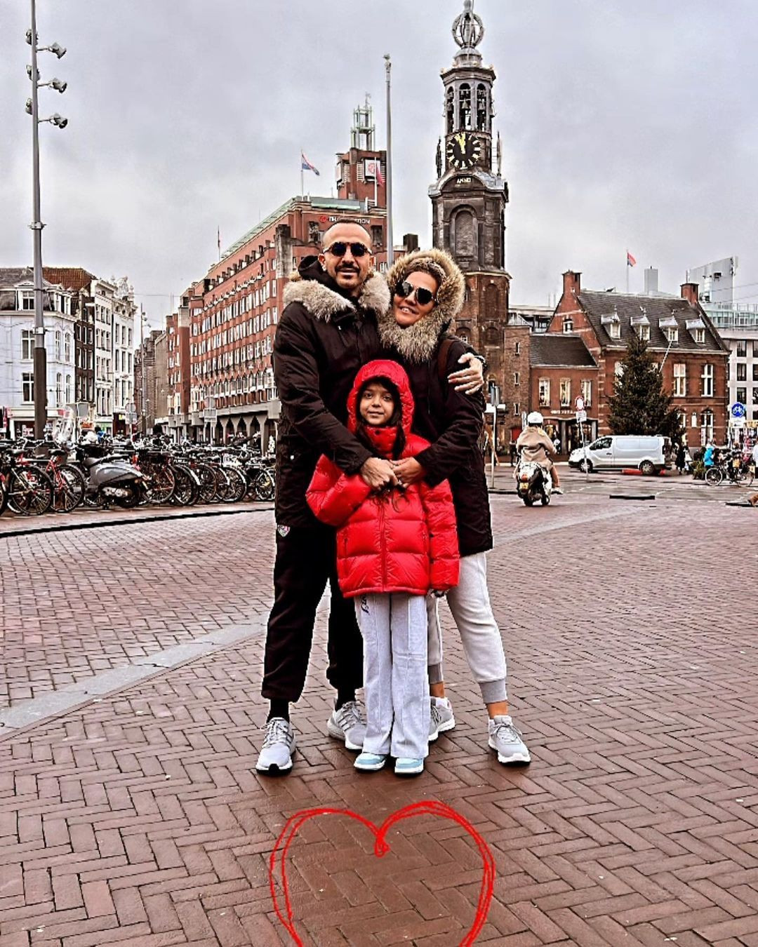 Fazla kilolarından kurtulmak için ameliyat masasına yatan Demet Akalın, bir deri bir kemik kaldı! İşte ünlü şarkıcının son hali - Sayfa 7