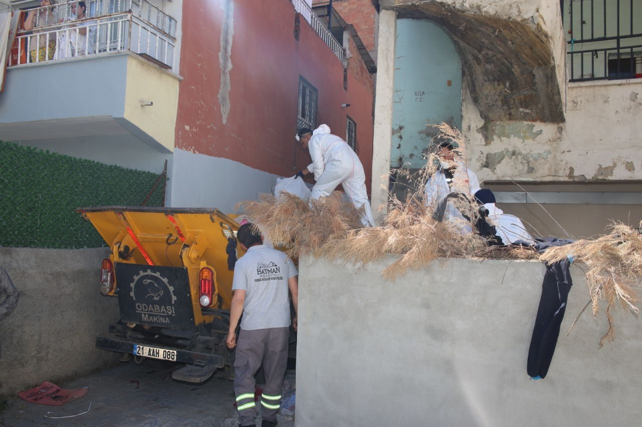 Batman'da akılalmaz olay! Kötü koku yayılan evden 20 ton çöp çıktı - Sayfa 7