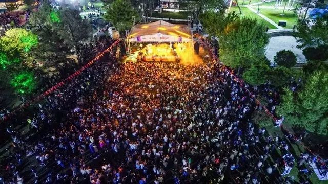 Yurdun dört bir yanında 19 Mayıs coşkusu! 1919 metrelik bayrak açıldı, konserler verildi - Sayfa 5