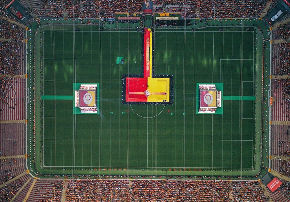 Galatasaray 24. şampiyonluk kupasını taraftarının önünde kaldırdı! - Sayfa 27