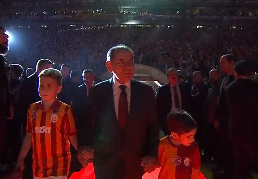 Galatasaray 24. şampiyonluk kupasını taraftarının önünde kaldırdı! - Sayfa 39