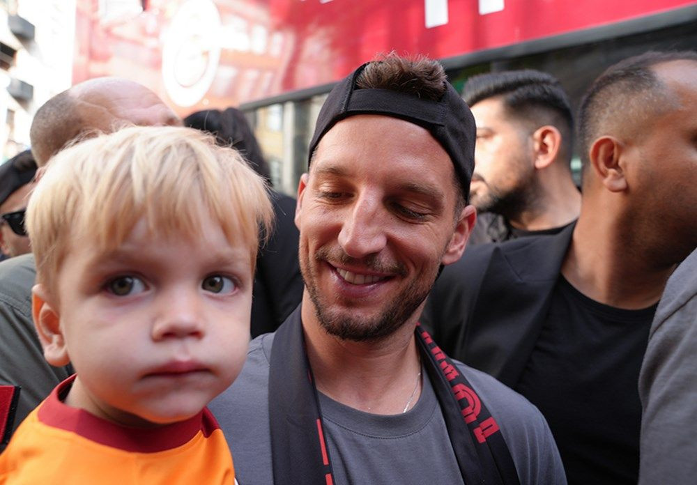 Galatasaray 24. şampiyonluk kupasını taraftarının önünde kaldırdı! - Sayfa 7