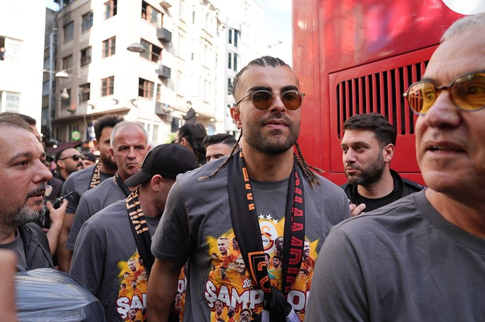Galatasaray 24. şampiyonluk kupasını taraftarının önünde kaldırdı! - Sayfa 8