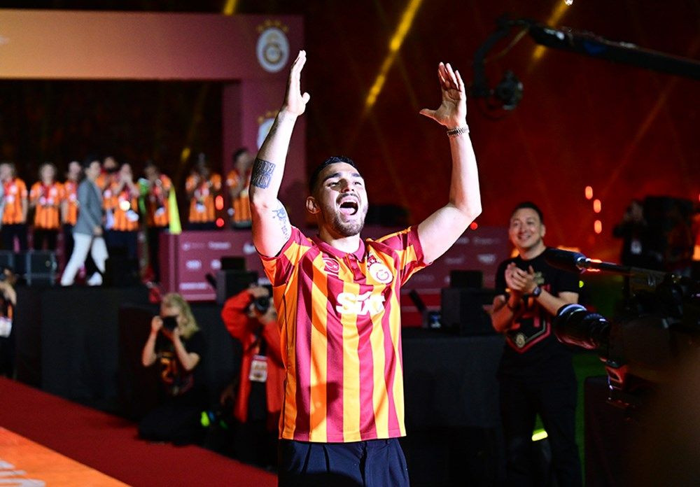 Galatasaray 24. şampiyonluk kupasını taraftarının önünde kaldırdı! - Sayfa 45