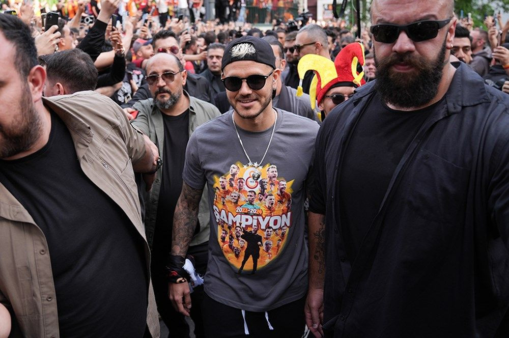 Galatasaray 24. şampiyonluk kupasını taraftarının önünde kaldırdı! - Sayfa 9