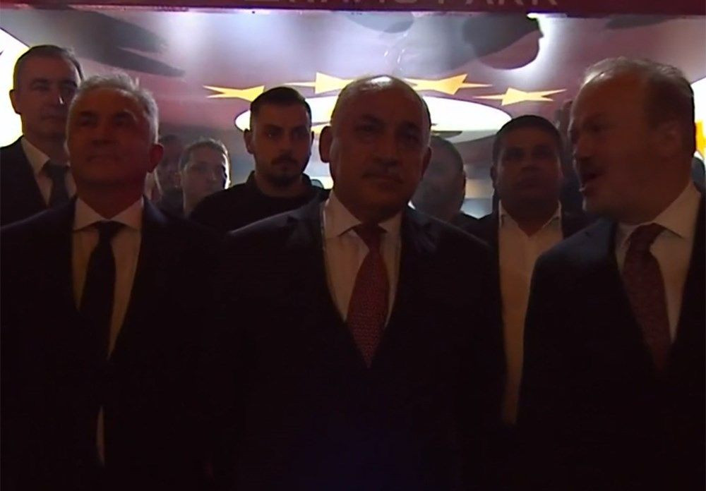 Galatasaray 24. şampiyonluk kupasını taraftarının önünde kaldırdı! - Sayfa 38