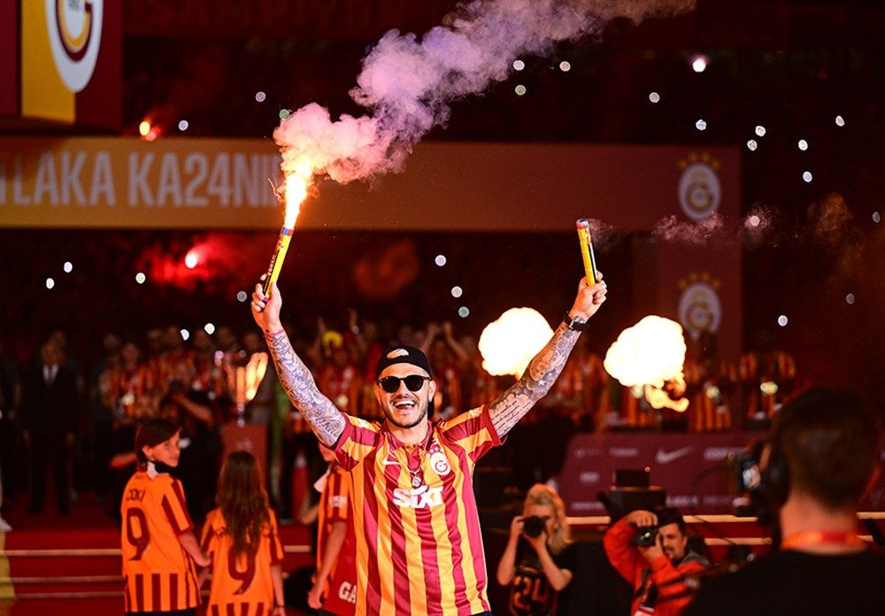 Galatasaray 24. şampiyonluk kupasını taraftarının önünde kaldırdı! - Sayfa 49