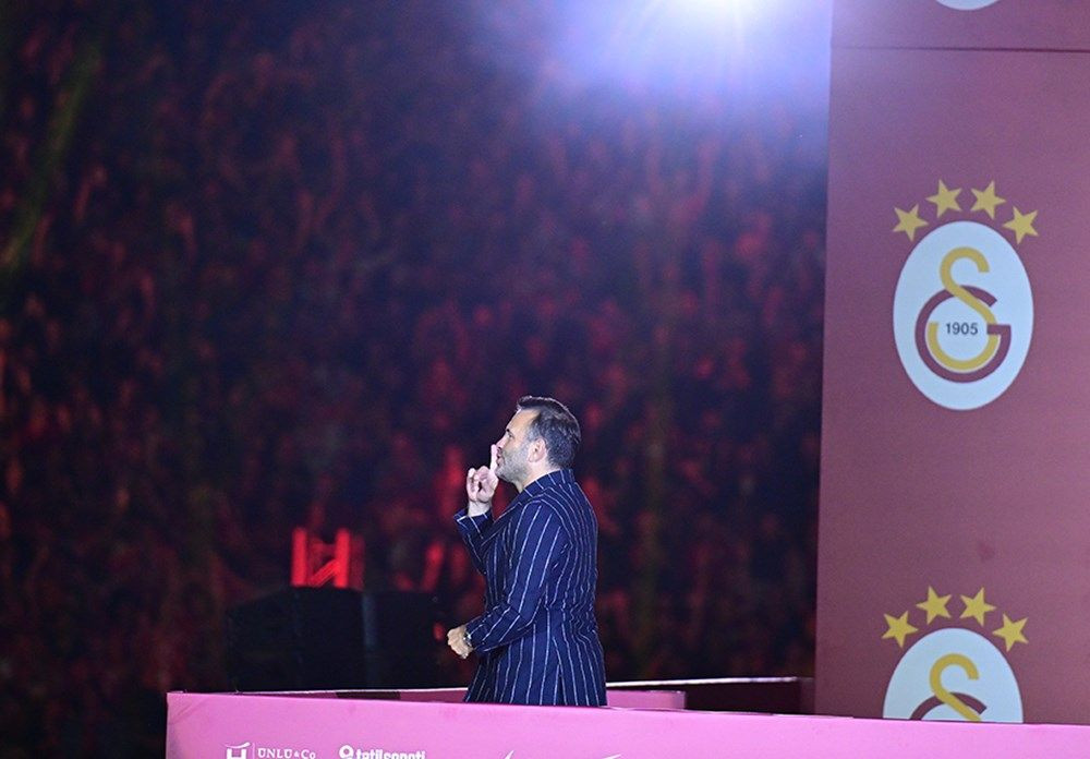 Galatasaray 24. şampiyonluk kupasını taraftarının önünde kaldırdı! - Sayfa 58