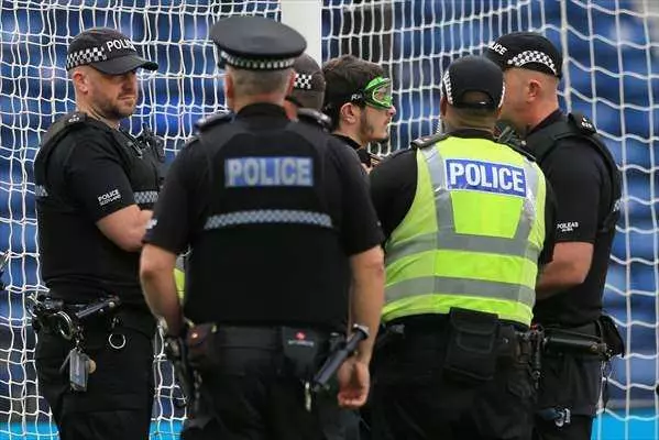 İskoçya - İsrail maçında Filistin protestosu: Kendini direğe zincirledi, İsrail'e kırmızı kartı gösterdi... - Sayfa 14