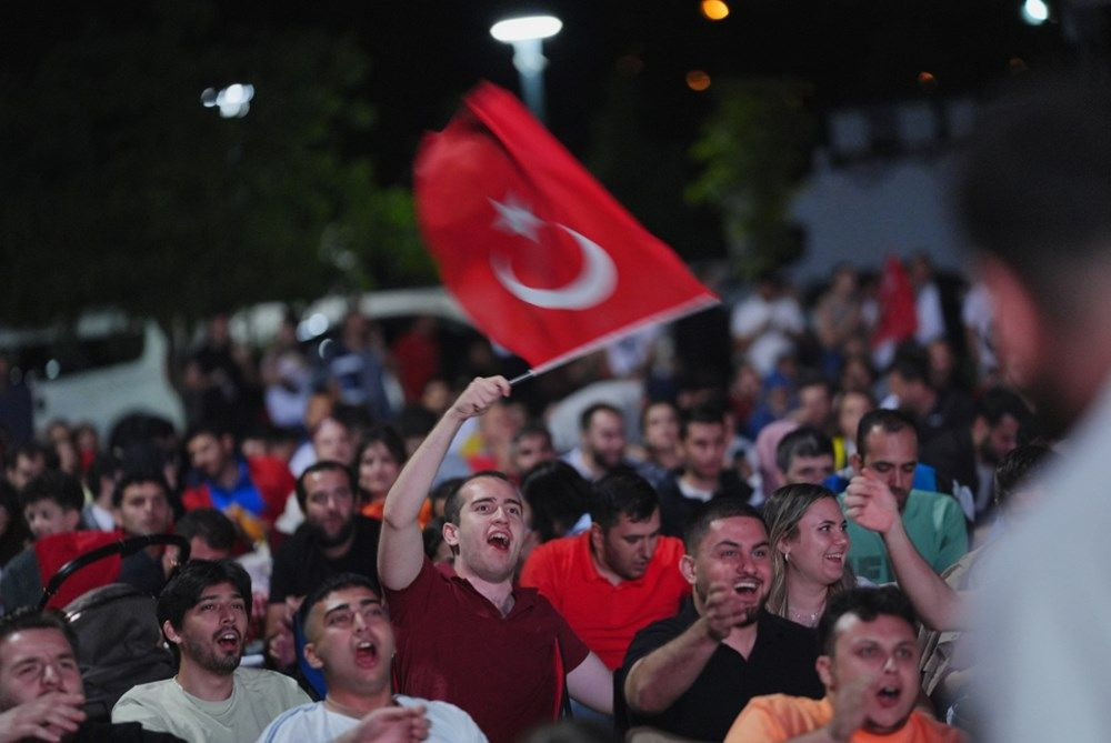 A Milli Futbol Takımı'ndan tarihi zafer, Türkiye'den tarihi kareler! - Sayfa 15