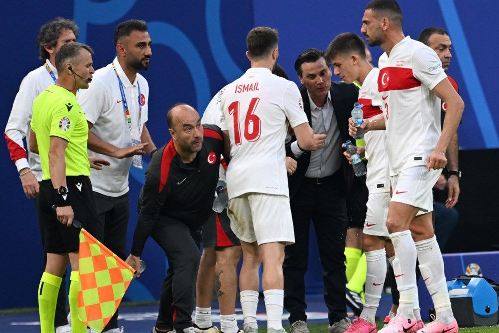 A Milli Futbol Takımı'ndan tarihi zafer, Türkiye'den tarihi kareler! - Sayfa 6